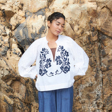 画像をギャラリービューアに読み込む, ボタニカル刺繍ブラウス