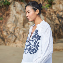 画像をギャラリービューアに読み込む, ボタニカル刺繍ブラウス