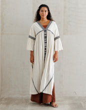 画像をギャラリービューアに読み込む, Tribal embroidely Dress