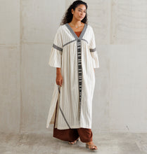 画像をギャラリービューアに読み込む, Tribal embroidely Dress