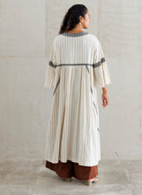 画像をギャラリービューアに読み込む, Tribal embroidely Dress