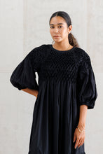 画像をギャラリービューアに読み込む, ハンドスモッキングドレス
