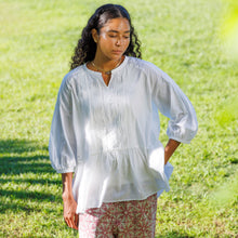 画像をギャラリービューアに読み込む, ウェーブピンタックブラウス