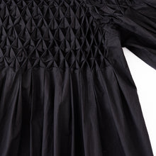 画像をギャラリービューアに読み込む, ハンドスモッキングドレス