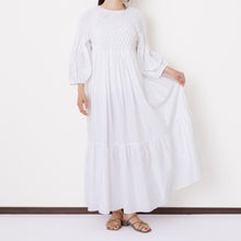 画像をギャラリービューアに読み込む, ハンドスモッキングドレス