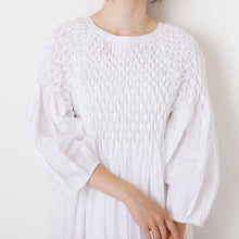 画像をギャラリービューアに読み込む, ハンドスモッキングドレス