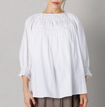 画像をギャラリービューアに読み込む, ハンドスモッキングブラウス