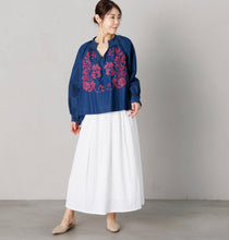 画像をギャラリービューアに読み込む, ボタニカル刺繍ブラウス