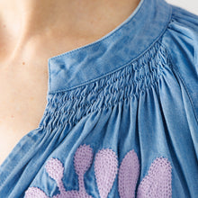 画像をギャラリービューアに読み込む, ボタニカル刺繍ブラウス