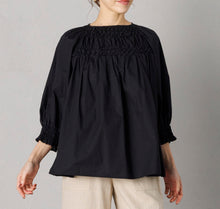 画像をギャラリービューアに読み込む, ハンドスモッキングブラウス