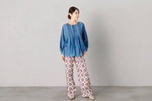 画像をギャラリービューアに読み込む, Denim Pintuck Blouse