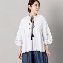 画像をギャラリービューアに読み込む, ハンドスモッキング 配色刺繍ブラウス