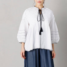 画像をギャラリービューアに読み込む, ハンドスモッキング 配色刺繍ブラウス