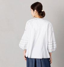 画像をギャラリービューアに読み込む, ハンドスモッキング 配色刺繍ブラウス