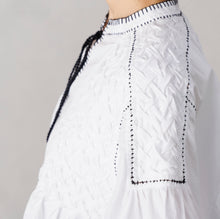 画像をギャラリービューアに読み込む, ハンドスモッキング 配色刺繍ブラウス