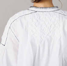 画像をギャラリービューアに読み込む, ハンドスモッキング 配色刺繍ブラウス