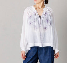 画像をギャラリービューアに読み込む, 幾何フラワー刺繍ブラウス