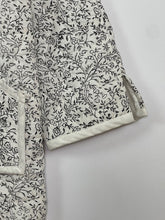 画像をギャラリービューアに読み込む, ブロックプリント(木版) モノトーンボタニカル柄キルトコート