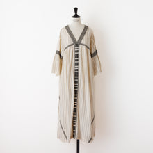 画像をギャラリービューアに読み込む, Tribal embroidely Dress