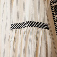 画像をギャラリービューアに読み込む, Tribal embroidery Blouse