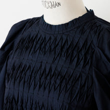 画像をギャラリービューアに読み込む, Honeycomb Hund Tuck Blouse