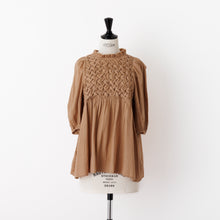 画像をギャラリービューアに読み込む, Hand smocking Tuck Blouse