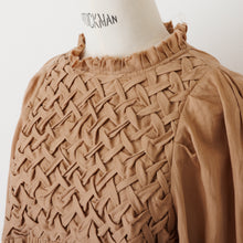 画像をギャラリービューアに読み込む, Hand smocking Tuck Blouse