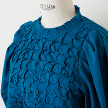 画像をギャラリービューアに読み込む, Hand smocking Tuck Blouse