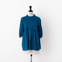 画像をギャラリービューアに読み込む, Hand smocking Tuck Blouse