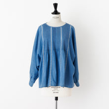 画像をギャラリービューアに読み込む, Denim Pintuck Blouse