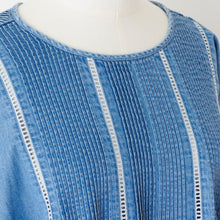 画像をギャラリービューアに読み込む, Denim Pintuck Blouse