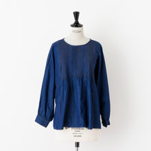 画像をギャラリービューアに読み込む, Denim Pintuck Blouse