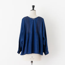 画像をギャラリービューアに読み込む, Denim Pintuck Blouse